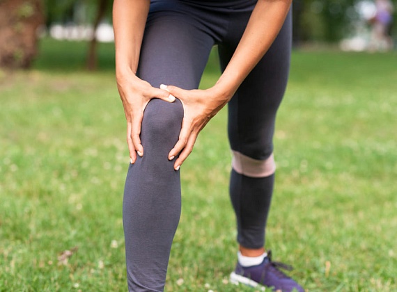 Lelaki aktif melakukan senaman untuk kesihatan sendi